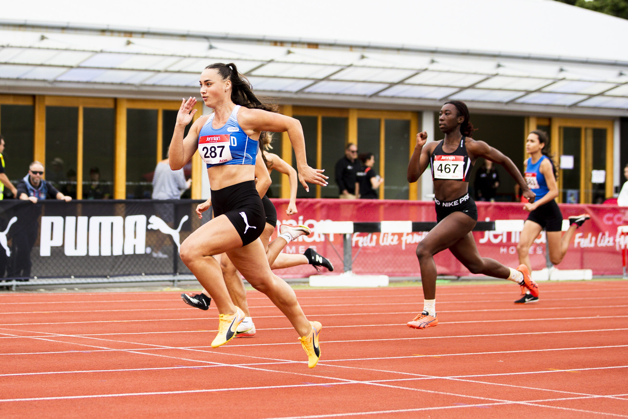 禁区外凌空 禁区外凌空